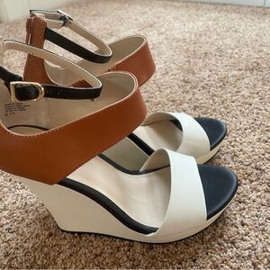 NWOT Tan and Cream Seychelles Platform Wedge Heels
